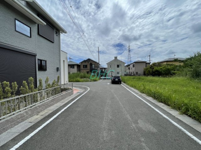 【前面道路含む現地写真】 | 坂本二丁目ニュータウン　全１４区画９号地