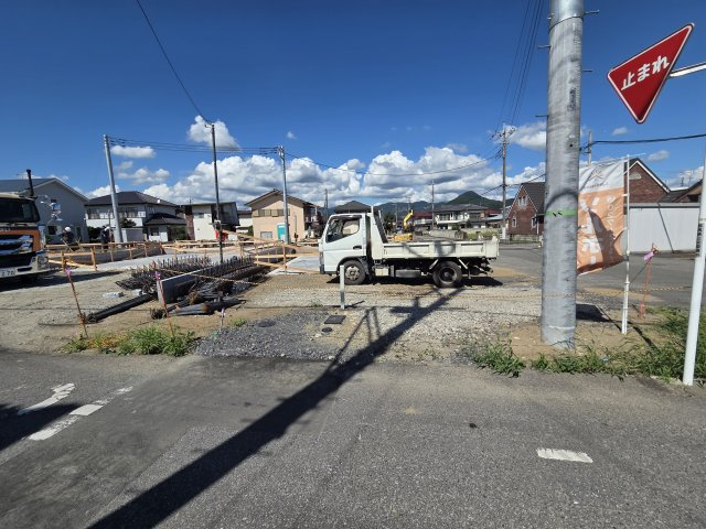 新築　桐生市相生町第19　4号棟　CRADLE GARDENの駐車場|現地写真　駐車は建物南側に並列3～4台可能です！