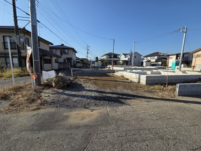 新築　桐生市相生町第19　4号棟　CRADLE GARDENの駐車場|現地写真　駐車は建物南側に並列3～4台可能です！