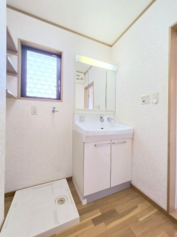 青梅市師岡町2丁目　中古戸建の独立洗面台|リフォーム前写真