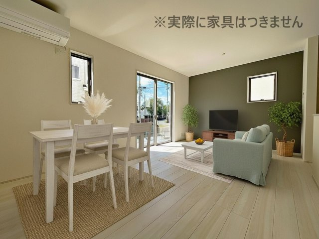 新築戸建・新築建売　福島市方木田上原第2　吉井田小・第一中の居間・リビング|画像はバーチャルホームステージングの加工による演出で、実際の家具は付きません。