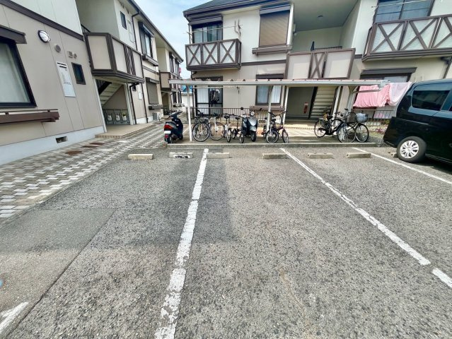 サニーハイツ貝塚の駐車場
