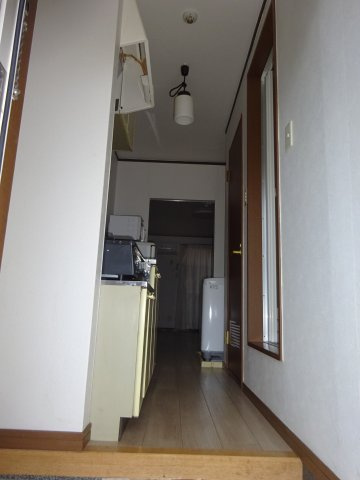 フラッツマルイの玄関