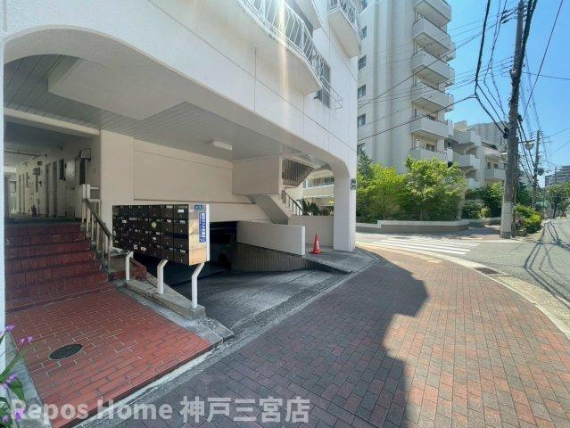 マンション指月のエントランス
