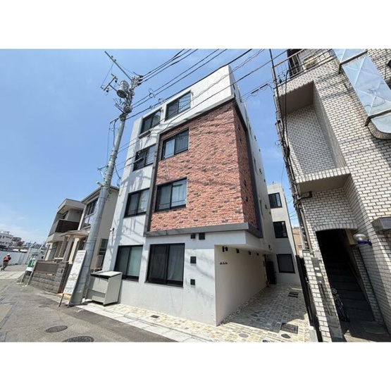 【外観】 | Stellar上高田 | 鉄筋コンクリート造のがっちりとした建物。
