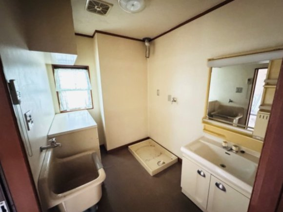 前橋市日吉町　中古住宅の独立洗面台|前橋市日吉町　中古住宅