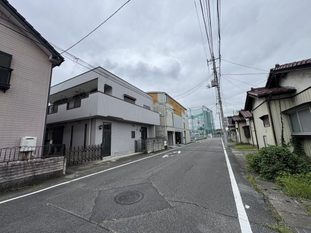 前橋市日吉町　中古住宅の前面道路含む現地写真|東側前面道路幅員約8.0ｍ
