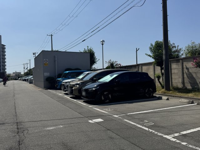 藤和明石公園ハイタウン弐号棟の駐車場