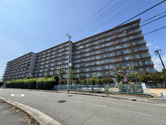 藤和明石公園ハイタウン弐号棟の外観