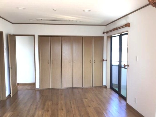 成田市吾妻　中古戸建の洋室|内外装リフォーム済み令和8年3月鉄骨の為地震耐久性高い住宅２階には天体観測できる天体ドーム付車3台可