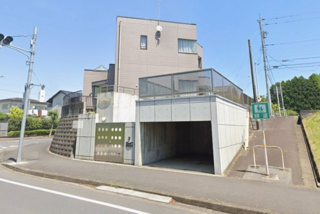 成田市吾妻　中古戸建の駐車場|内外装リフォーム済み令和8年3月鉄骨の為地震耐久性高い住宅２階には天体観測できる天体ドーム付車3台可