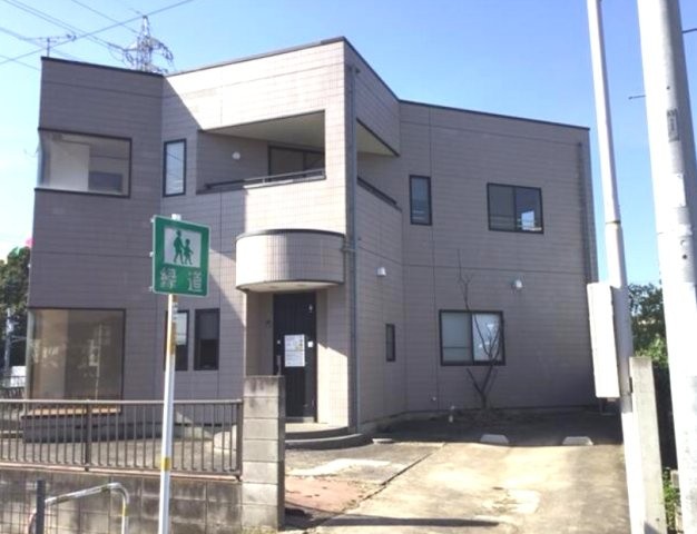 成田市吾妻　中古戸建の外観|内外装リフォーム済み令和8年3月鉄骨の為地震耐久性高い住宅２階には天体観測できる天体ドーム付車3台可