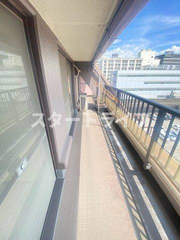 大阪市淀川区三国本町２丁目の賃貸マンションのバルコニー