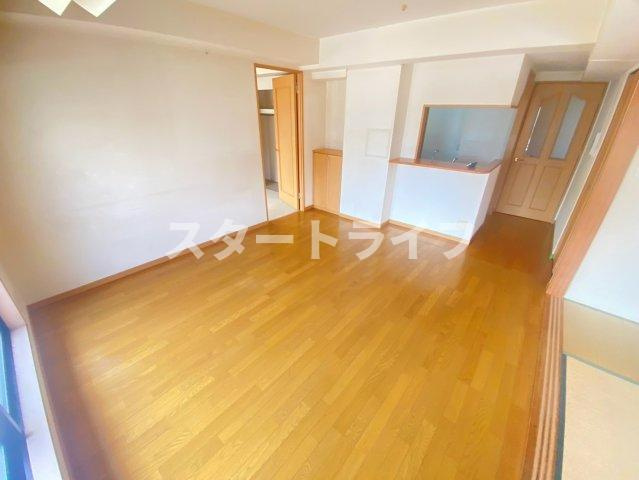 大阪市淀川区三国本町２丁目の賃貸マンションの居間・リビング