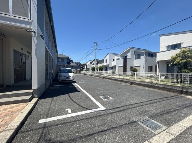 レオパレスクレールニトナの駐車場