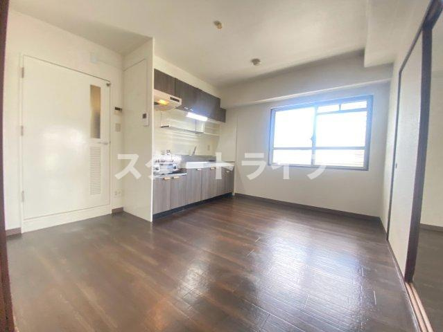 大阪市淀川区三国本町３丁目の賃貸マンションの居間・リビング