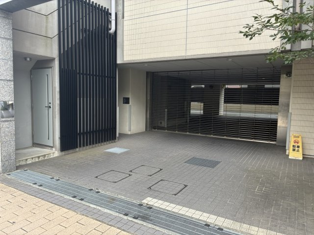 プレミスト大江本町の駐車場