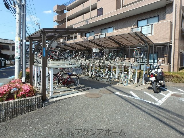 オレンジコート小手指の駐輪場