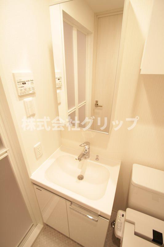 リヴシティ横濱新川町弐番館の独立洗面台