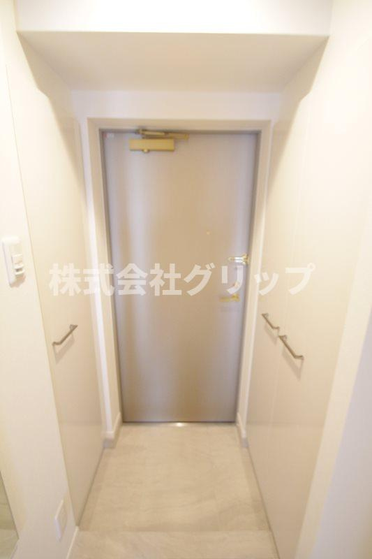 リヴシティ横濱新川町弐番館の玄関