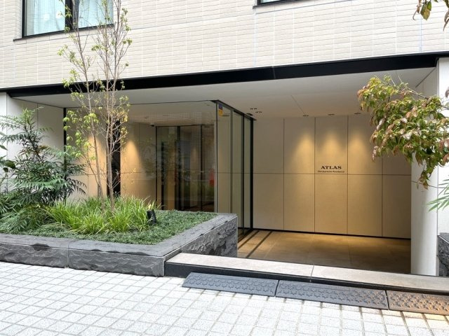 アトラス白金台レジデンスのエントランス