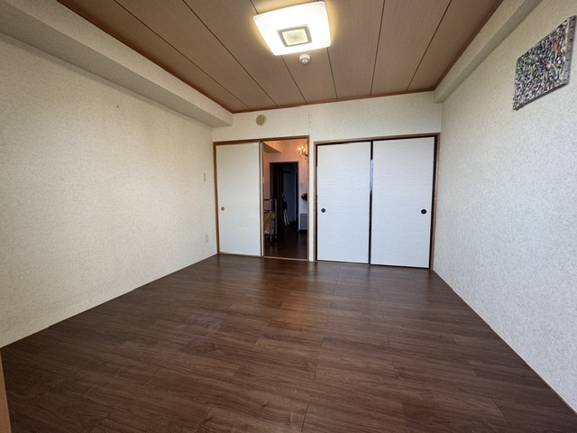 ライオンズマンション熱海の洋室