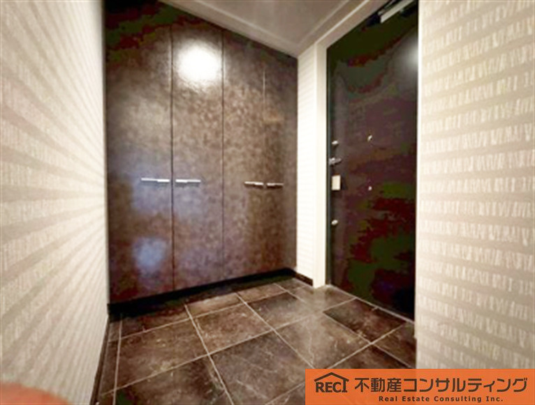 ザ・岡本プレミアムの玄関