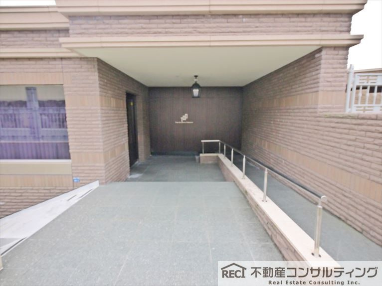ザ・岡本プレミアムの外観