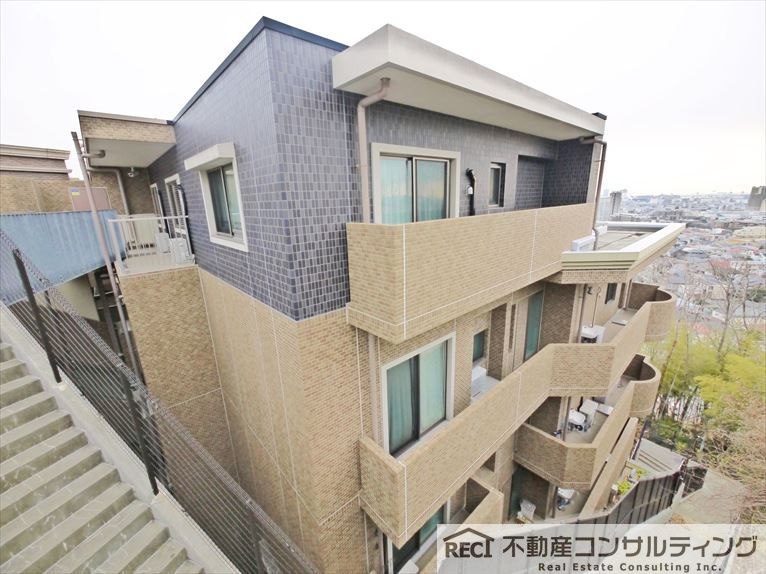 ザ・岡本プレミアムの外観
