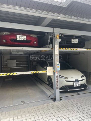 LINOBLDの駐車場