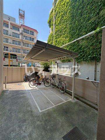 ナタリー神戸の駐車場
