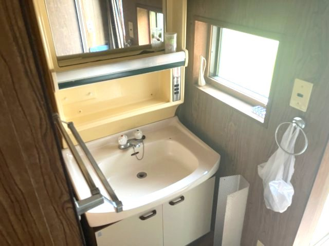 日高町松岡　中古戸建　7DKの洗面所