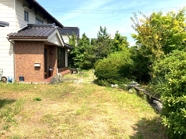 日高町松岡　中古戸建　7DKの庭
