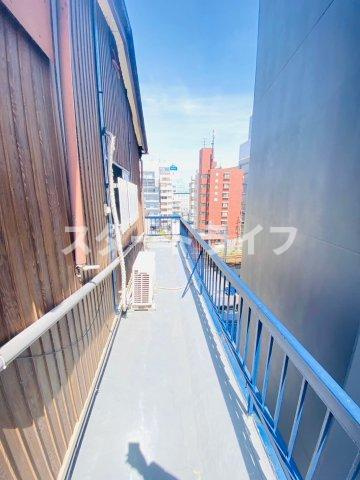 大阪市淀川区西中島１丁目の賃貸マンションのバルコニー|共用バルコニー