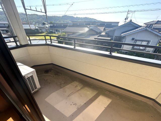 東伯郡湯梨浜町長江中古戸建のバルコニー
