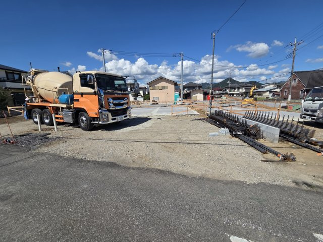 新築　桐生市相生町第19　5号棟　CRADLE GARDENの駐車場|現地写真　駐車は建物南側に並列3～4台可能です！