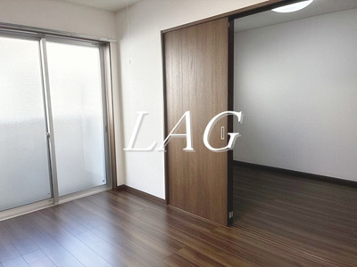 【居間・リビング】 | デュラカーサ　コブシⅣ | 洋室のお部屋です。