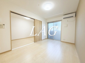 【居間・リビング】 | デュラカーサ　コブシⅢ | 洋室のお部屋です。