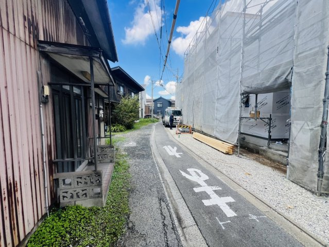 東海市養父町南堀畑42番1『仲介手数料無料』新築一戸建て・建売の前面道路含む現地写真