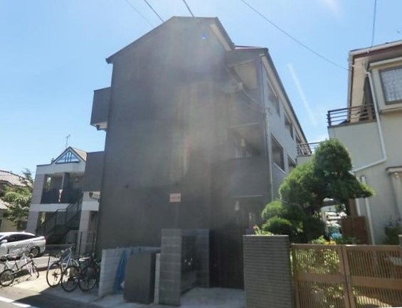 蓮田市蓮田１丁目のアパートのエントランス