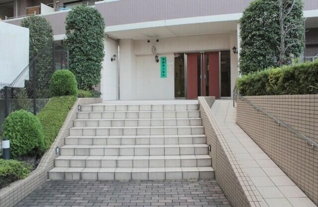 サンクレイドルレヴィール池袋のエントランス