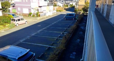 ブランドールの駐車場