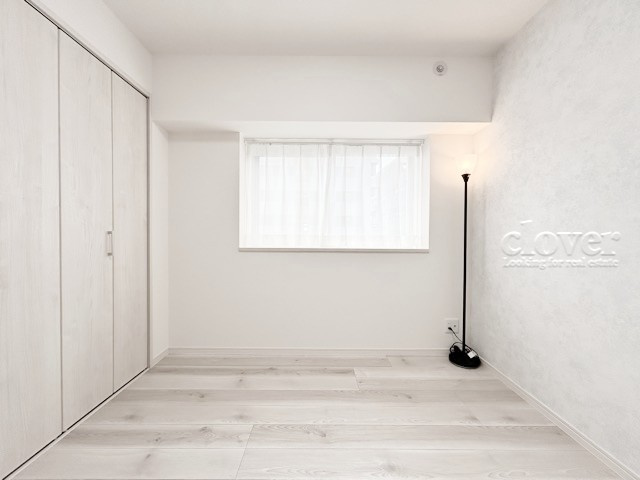 【外観】 | 大塚台ハイツ | 青空によく映える建物です。手入れの行き届いた外壁やマンション正面エントランスなど、綺麗な姿をぜひ一度、現地にてご覧ください。～即日のご見学可能～　お問合せはお気軽にどうぞ。
