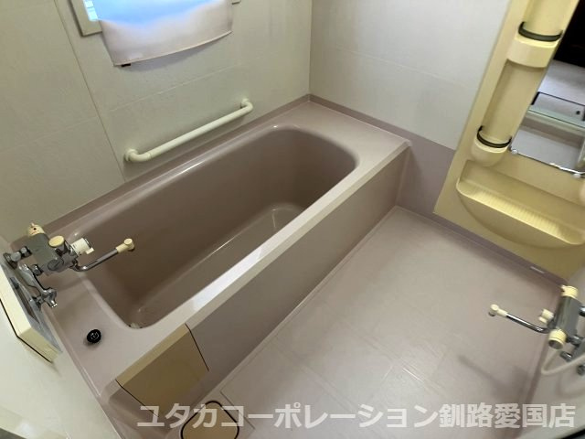 【浴室】 | 釧路市武佐2-4-192,204売家 | 落ち着いた空間のお風呂です