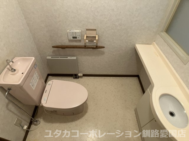 【トイレ】 | 釧路市武佐2-4-192,204売家 | 落ち着いたトイレです