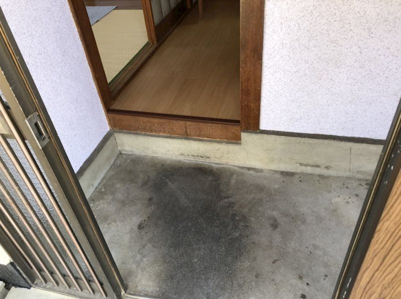 岡山市南区平福１丁目の一戸建ての玄関