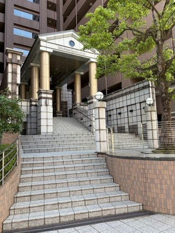 アルファステイツ岡山駅前のエントランス