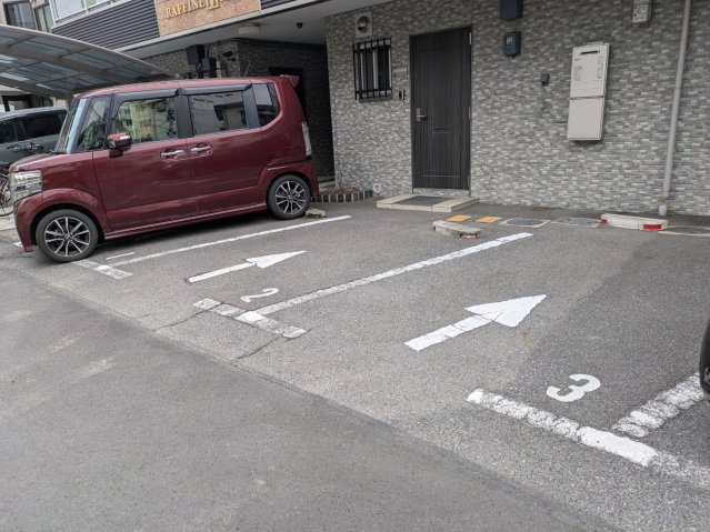 【駐車場】 | ラフィネヒルズ