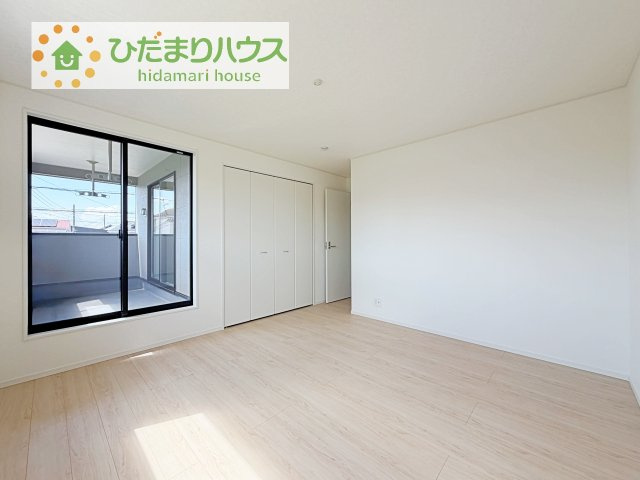 【寝室】 | 土浦市中村南第11　新築戸建　1号棟 | 広めの主寝室は、ベッドの他にもパソコンデスクやドレッサーなども置けちゃいます(*^-^*)