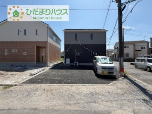 【駐車場】 | 土浦市中村南第11　新築戸建　1号棟 | ゆとりある駐車スペースは、親戚や友達が遊びにきても敷地内に駐車でき、近所に迷惑かけなくてすみます。